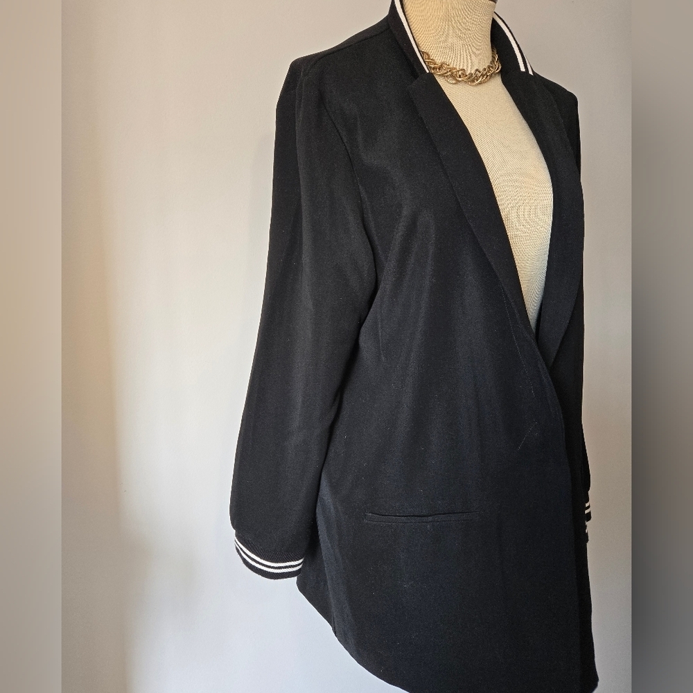 MOLLY BRACKEN  Black lightweight Blazer with Striped Racing Trim. Size XL - Picture 6 of 13